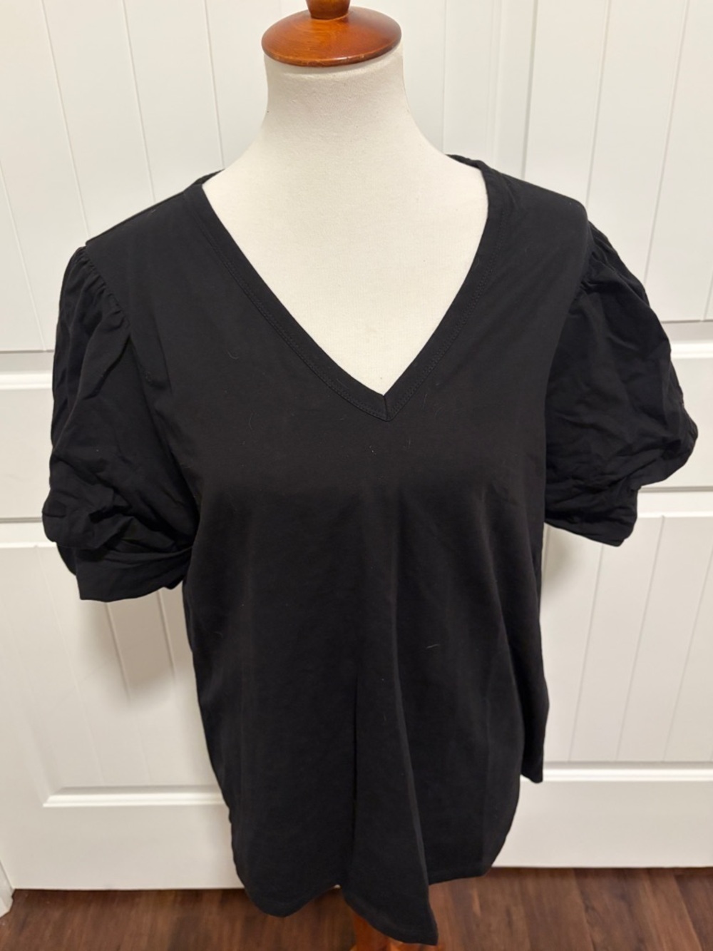 Chico's Black V-Neck Puff Sleeve Tee